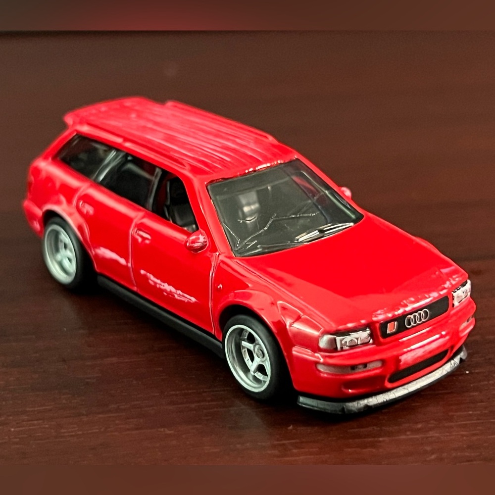 Hot Wheels ‘94 Audi Avant RS2 SLEEPERtv Collab 1:64 One of a Kind Collector